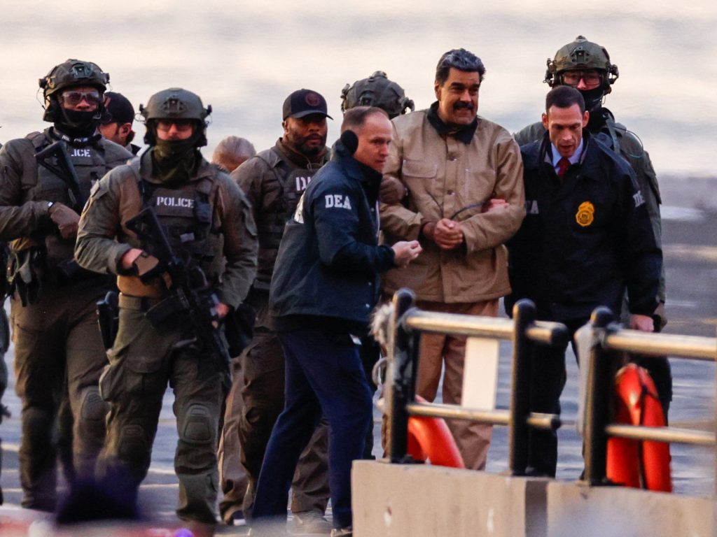 ہتھکڑی لگے لنگڑاتے وینزویلا کے صدرکی پیشی