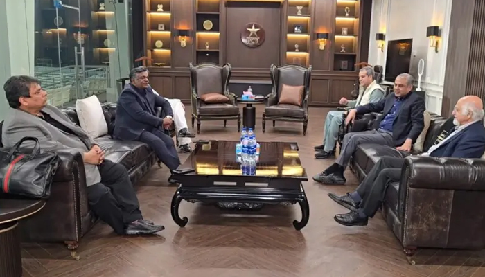 قذافی اسٹیڈیم میں بڑی بیٹھک، بھارت سے میچ یا بائیکاٹ فیصلہ حکومت کے ہاتھ میں