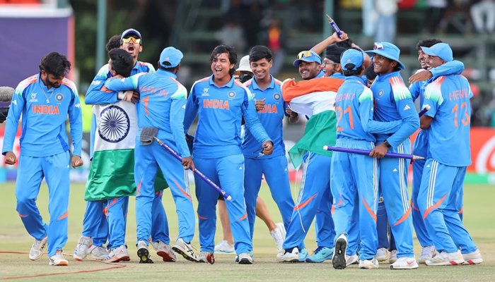 بھارت نے انگلینڈ کو 100 رنز سے شکست دے کر انڈر 19 ورلڈ کپ جیت لیا