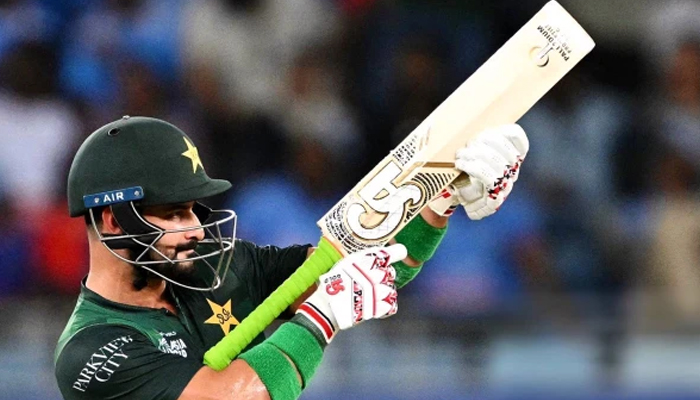 ورلڈکپ میں سب پر بھاری فرحان، پاکستان کے 37 فیصد رنز اکیلے بیٹر کے نام