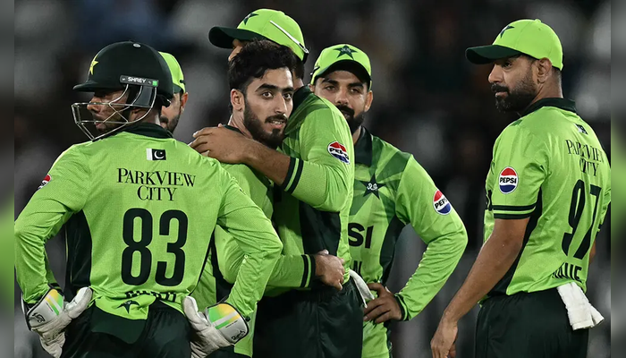 عرفات منہاس ڈیبیو میچ میں5وکٹیں لینےوالےپہلےپاکستانی بن گئے