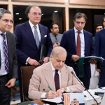 18 ہزار ارب روپے سے زائد کا وفاقی بجٹ پیش، تنخواہوں اور پنشن میں اضافے کی تجویز