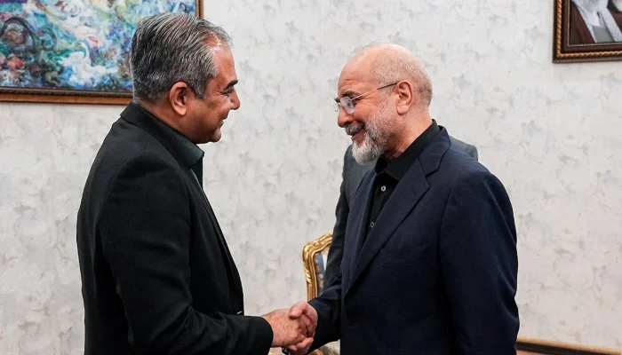 وزیرداخلہ محسن نقوی فیلڈمارشل کا اہم پیغام لےکر تہران پہنچ گئے