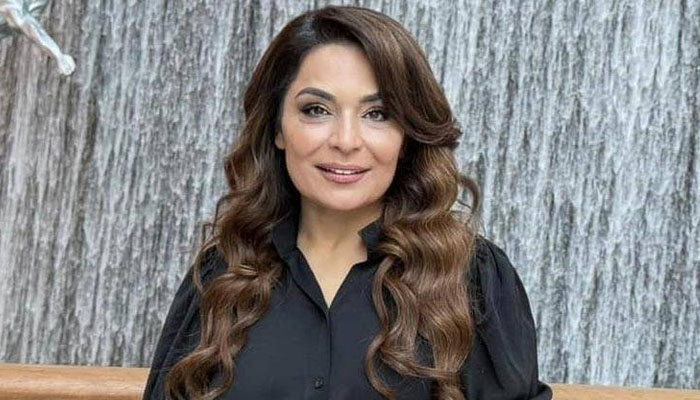 بہن کینسر میں مبتلا ہے، میرا نے سفارتخانے سے لندن کا ویزا دینے کی درخواست کردی