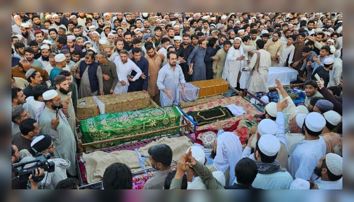 پشاور: اسکول کی چھت گرنے سے 34 بچے اور ایک ٹیچر جاں بحق، 50 زخمی
